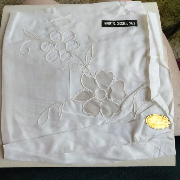 VINTAGE - 2 Cotton Ladies Handkerchiefs (New in Box) - Picture 2 of 7